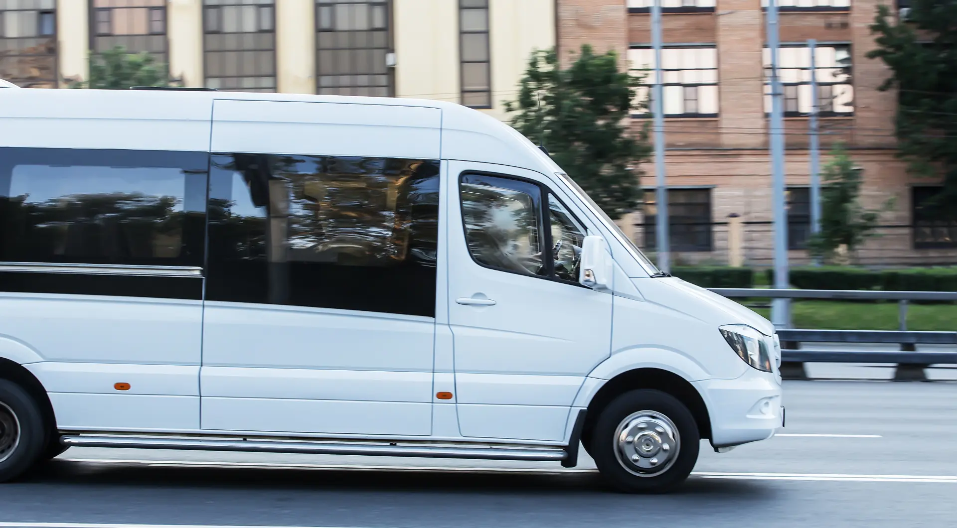 8 seater minibus - img